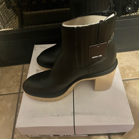 Brand new women Dolce Vita ankle boots (rain resistant) - Picture 2 of 2